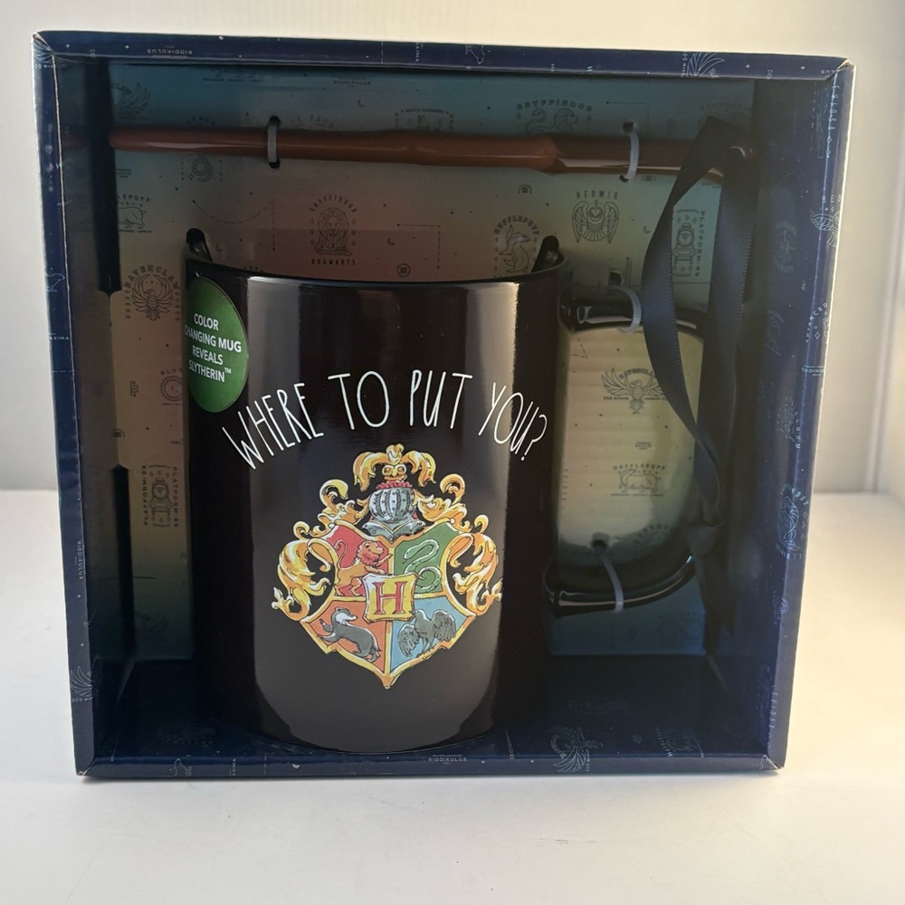 Rae Dunn/Harry Potter Hogwarts House Reveal Color Change‎ Mug w/Wand Slytherin